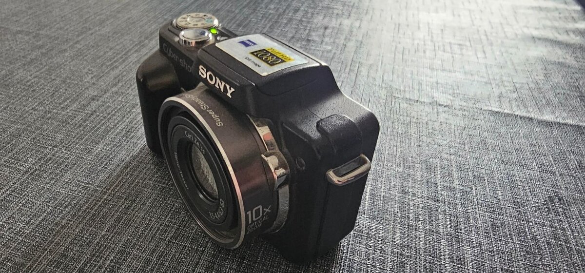 Sony Cyber-Shot DSC-H3