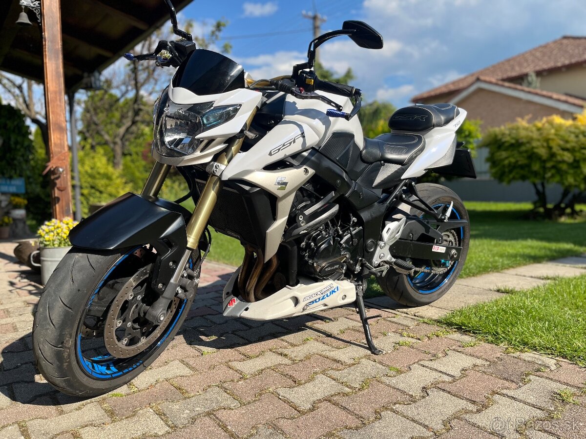 Suzuki GSR 750