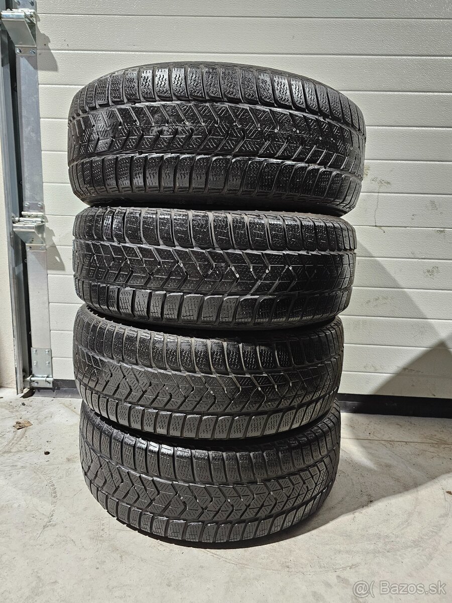 Zimné Pneu Pirelli Sottozero3 215/55 R18