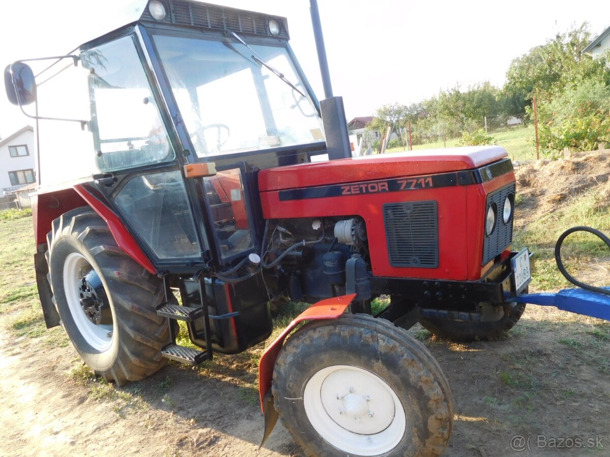 Traktor Zetor-7711