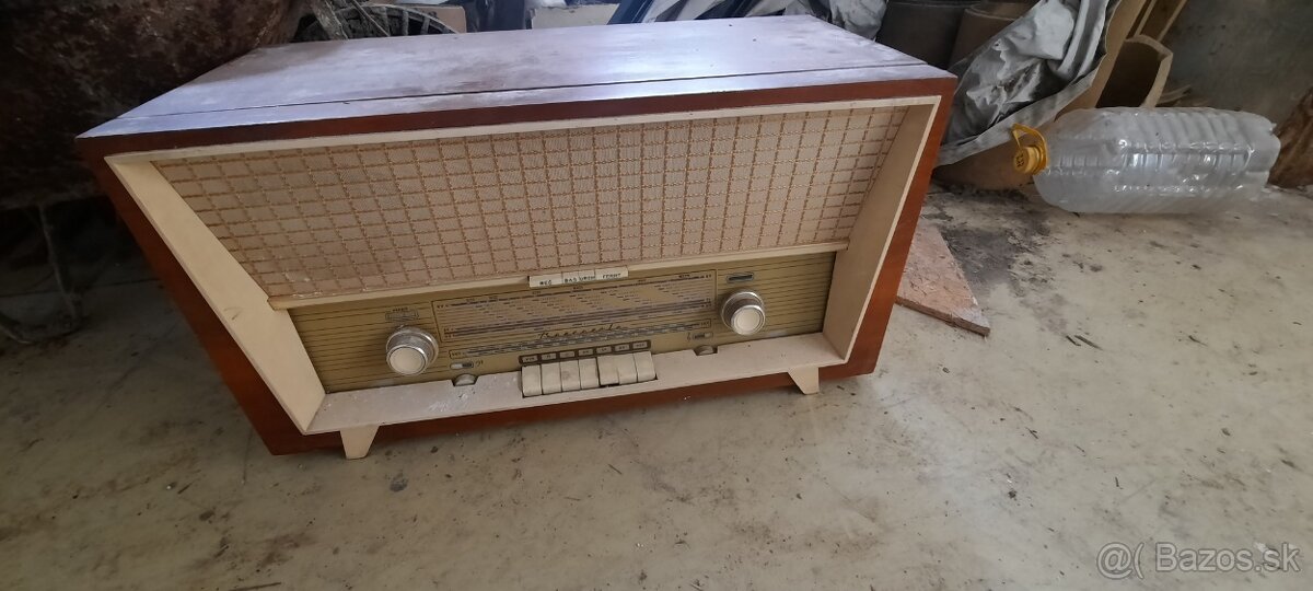 historicke radio TESLA s gramofonom. funkcne