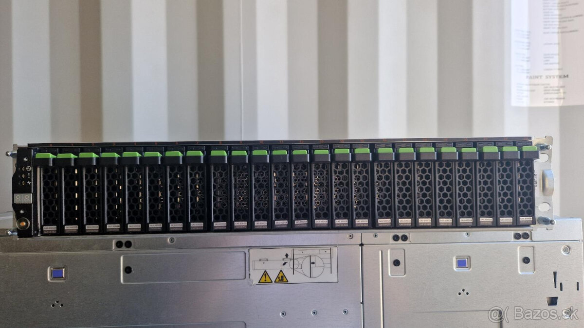 14,4TB diskové pole Fujitsu Eternus (NetApp) + disky