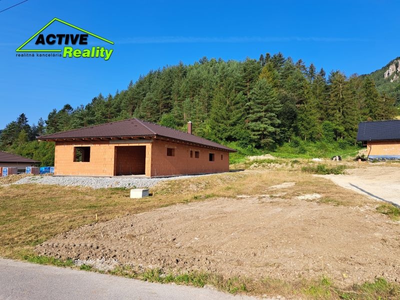 Bungalov / 961 m2 pozemok /  Lietavská Svinná, Žilina