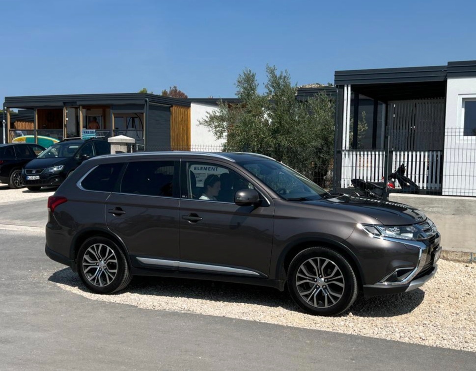 Mitsubishi Outlander 2,2 DI-D 4x4 automat, 7 miest