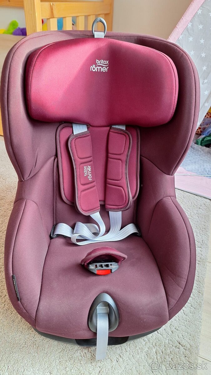 Predám Britax ROMER Trifix 2 i-Size Burgundy Red 2020