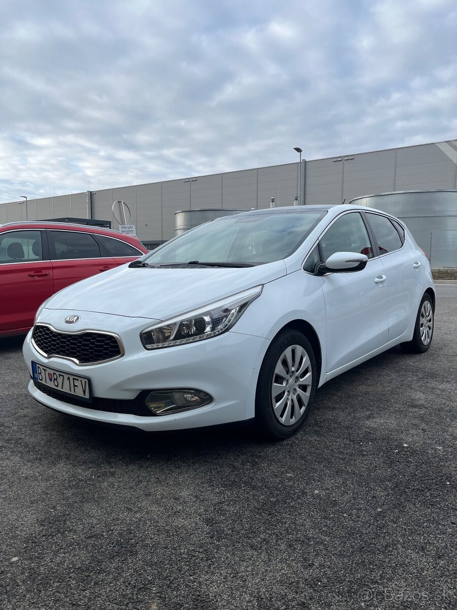 Kia Ceed 2013 panorama full