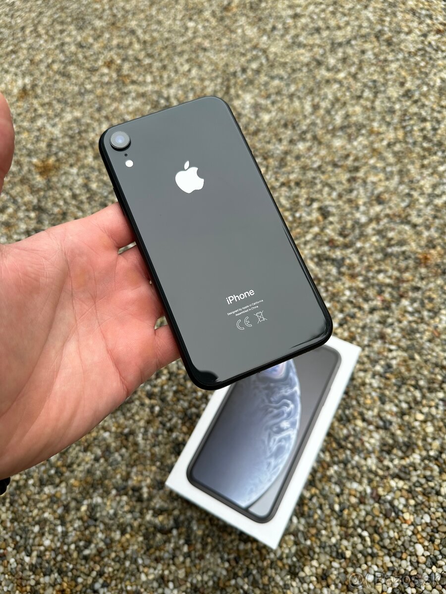 iPhone XR - baterie 100%