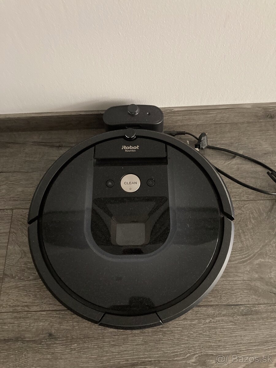 Vysavač ROBOT ROOMBA použity asi cca 10 x cena 350 eur -