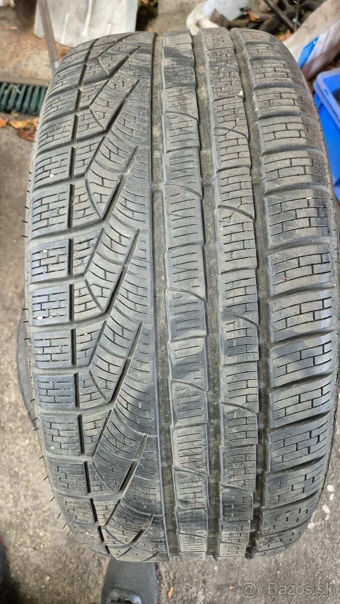 255/40R18 RF