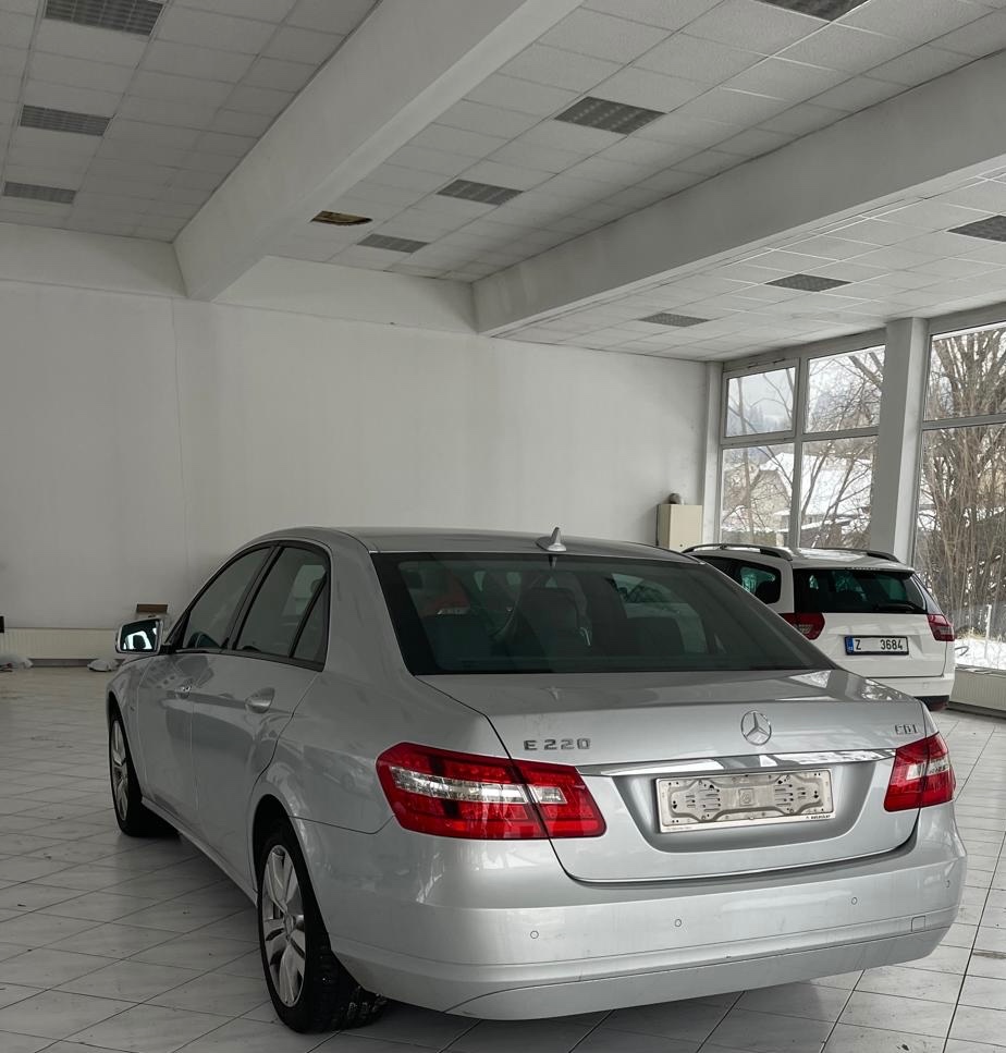 Mercedes-Benz E220CDi,NAJETO 111tis.km, AUTORIZOVANÝ SERVIS