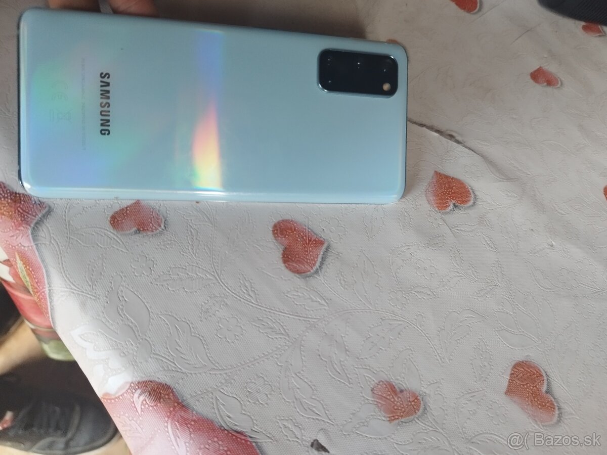 Dobrý deň má na predaj mobil Samsung S20