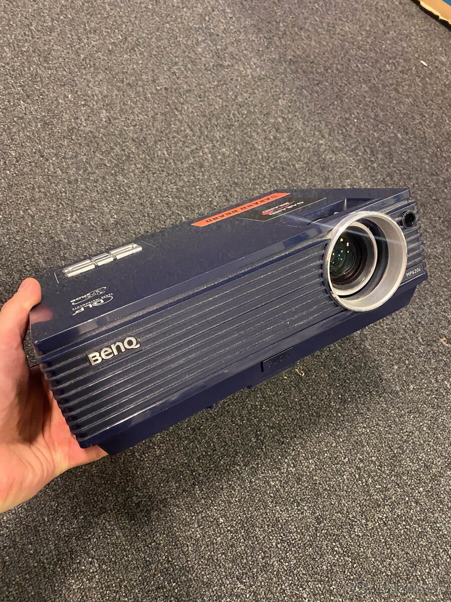 Predám starší projektor BENQ MP620c