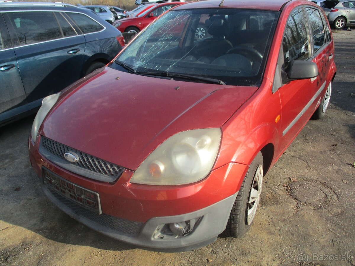 Ford Fiesta rozpredam na nahradne diely