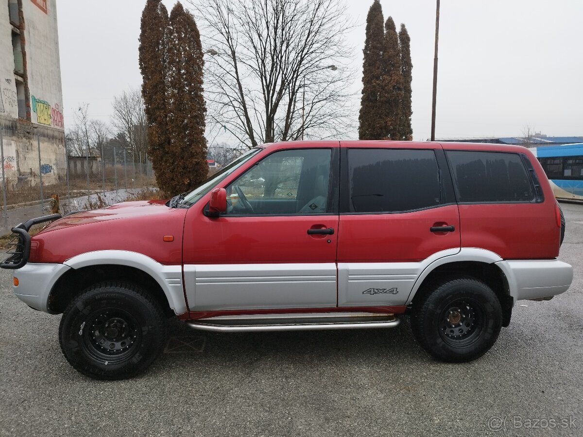 Nissan Terrano 2, iba 97.500km, 1. Majiteľ