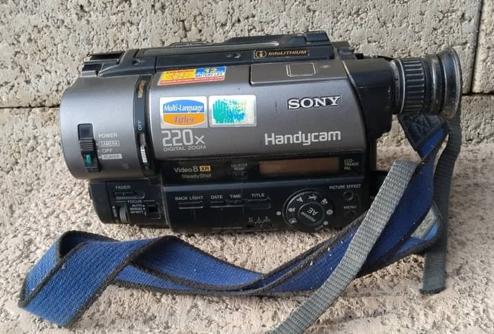 Sony Handycam,1 pánske a 1 dámske hodinky Geneva