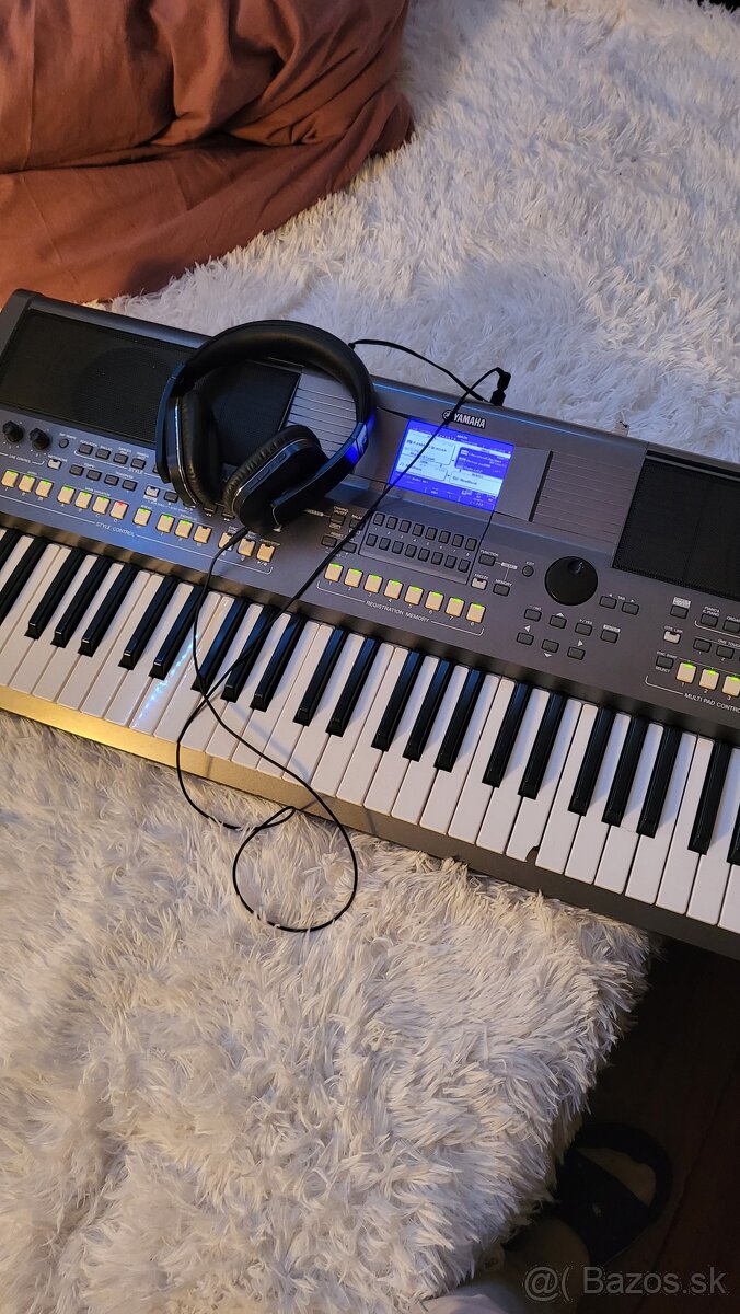 Yamaha psr s670