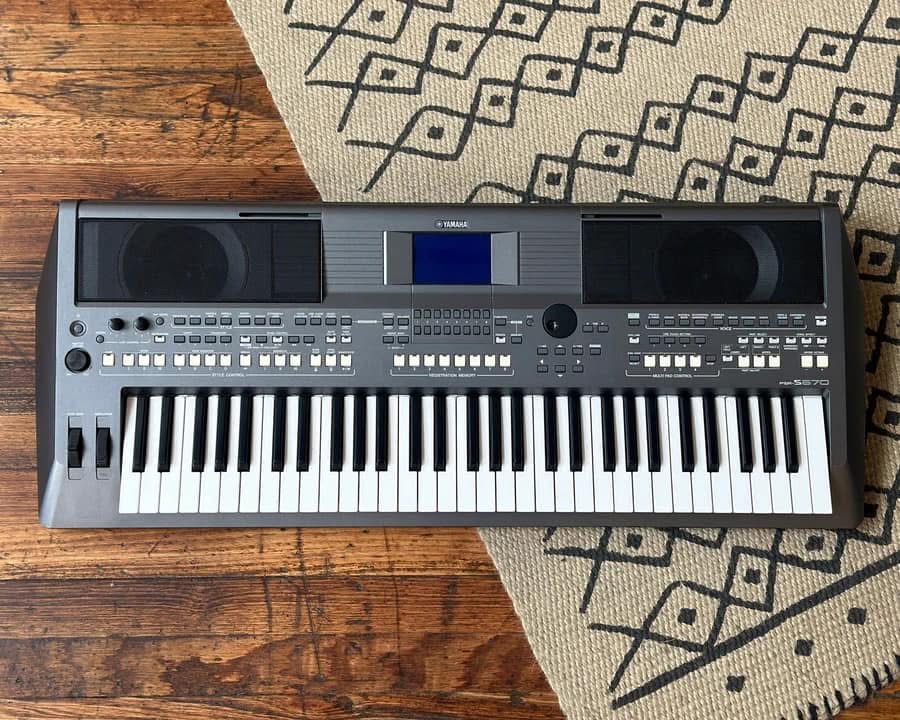 Yamaha psr s670