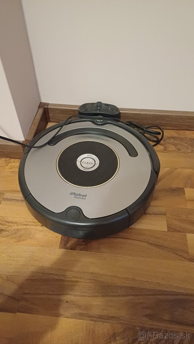 Roboticky vysavac roomba