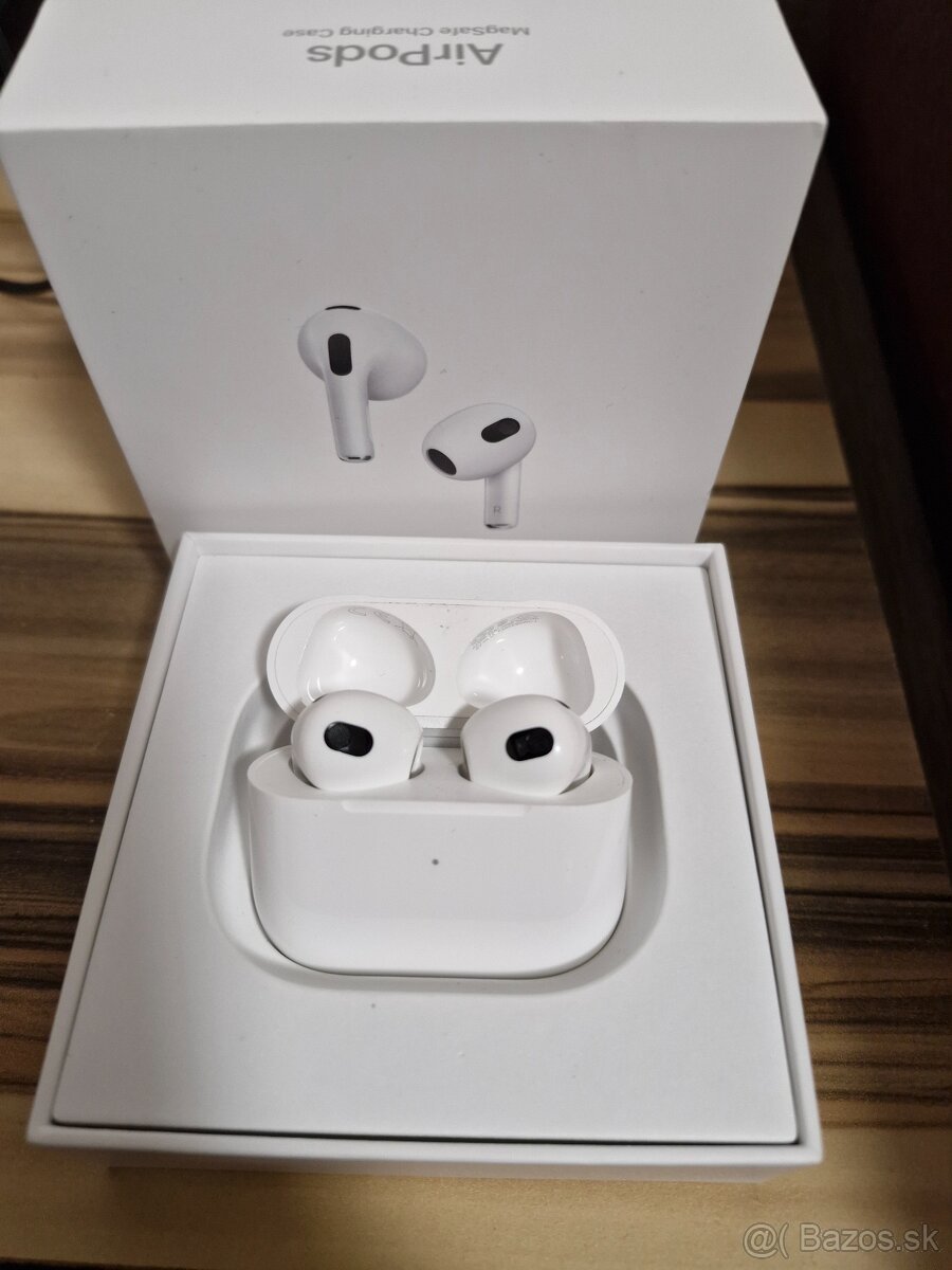 Apple AirPods (2021) s MagSafe nabíjacím puzdrom