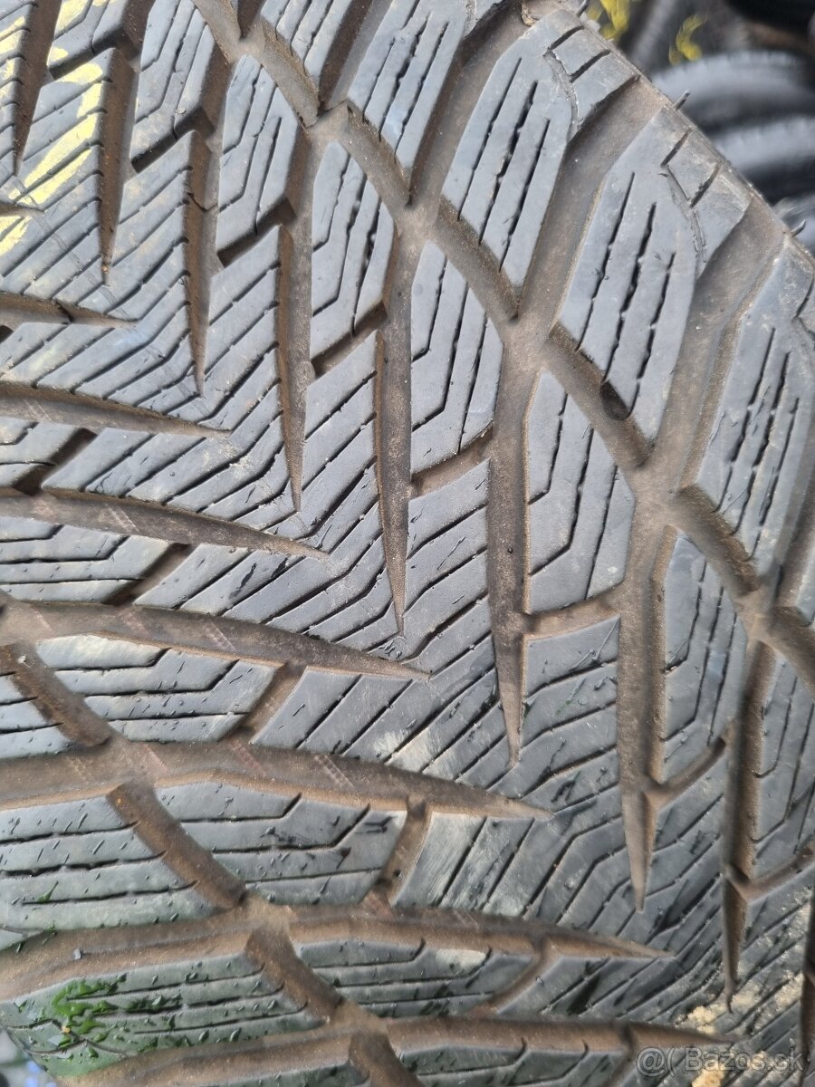 205/45R16