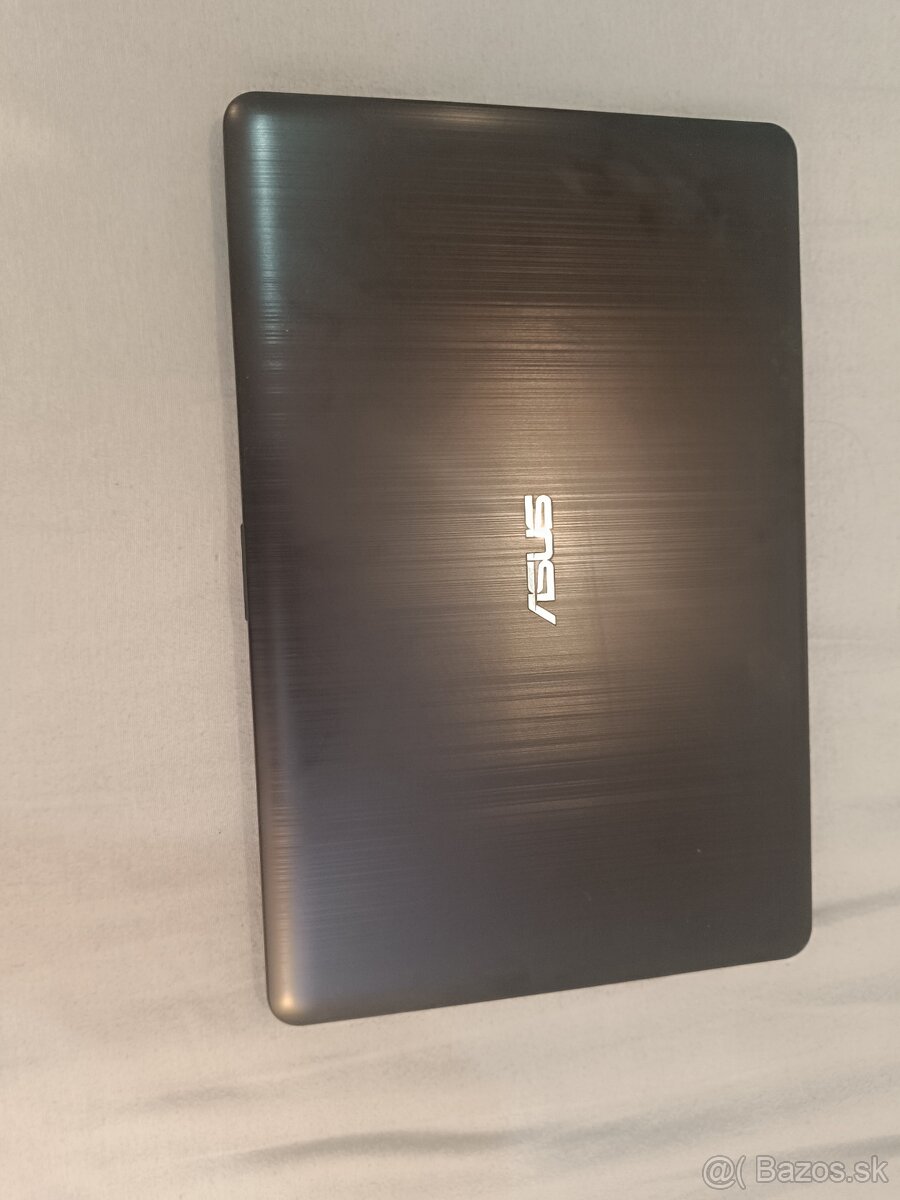 Predám plne funkčný Asus notebook