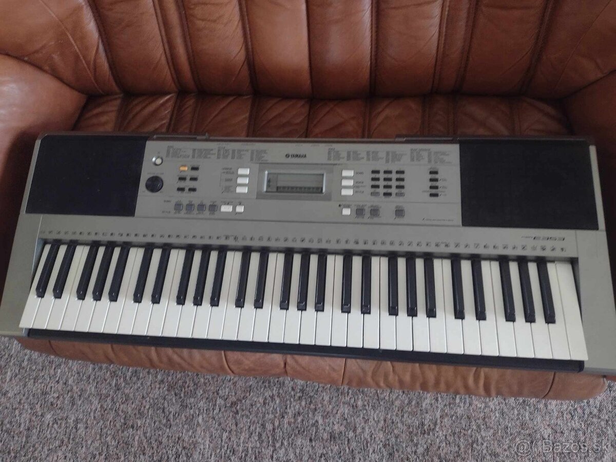 Yamaha PSR E353