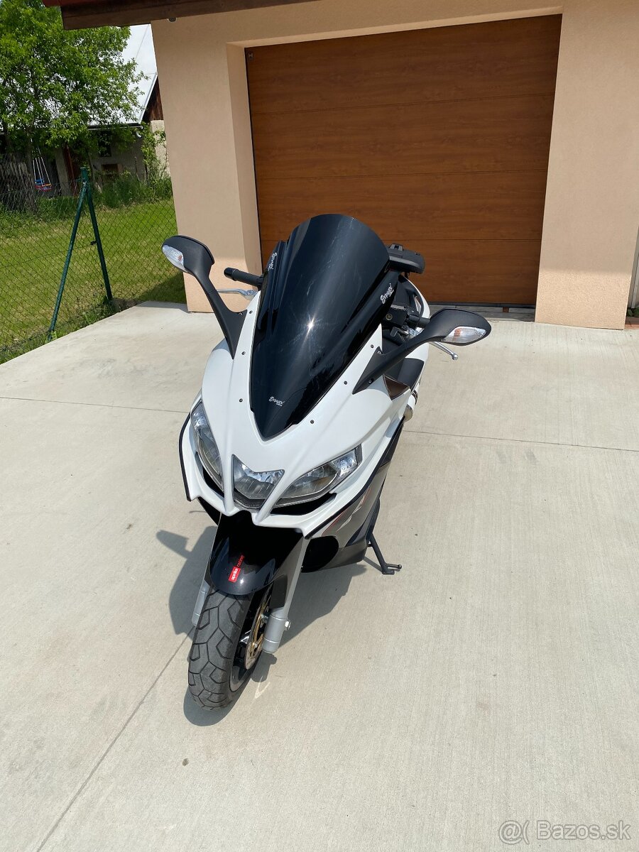 Aprilia SRV 850