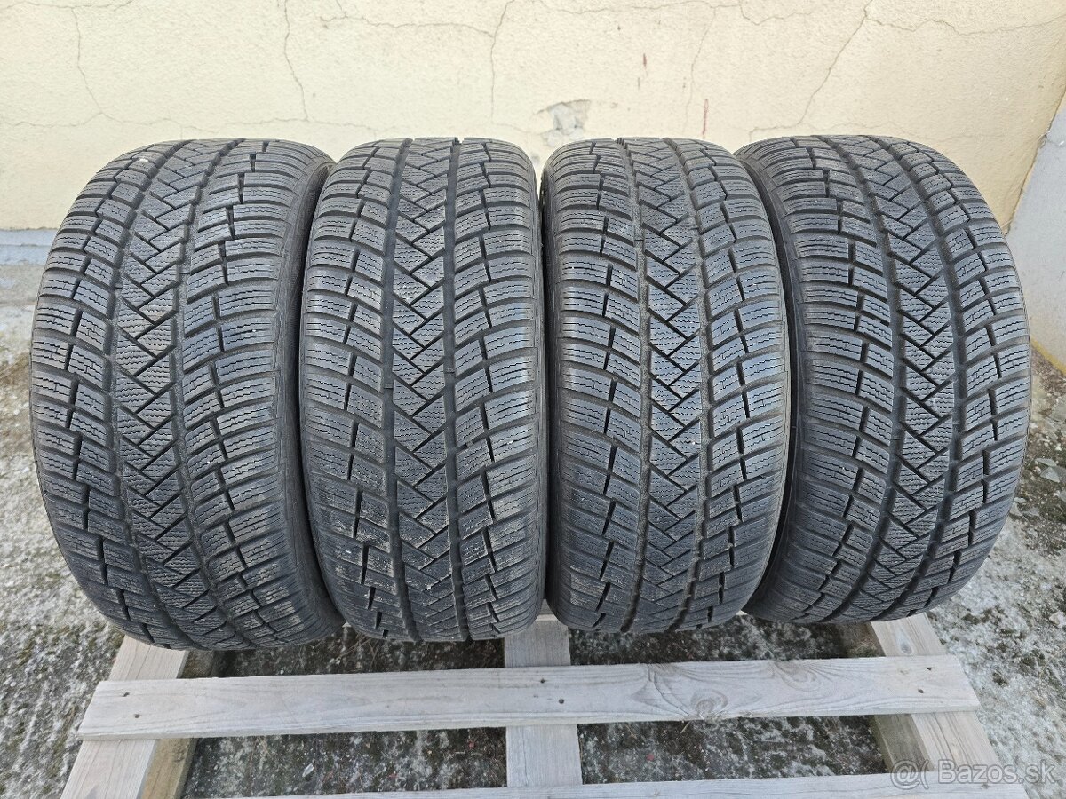 ZIMNÉ PNEUMATIKY VREDESTEIN 235/45 R17 97V