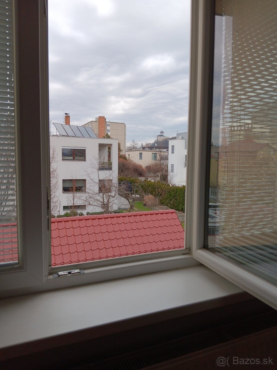 Ponúkam 3 izb.byt125 m2 na 1.posch+ balkon v Rd-1/2 podielu