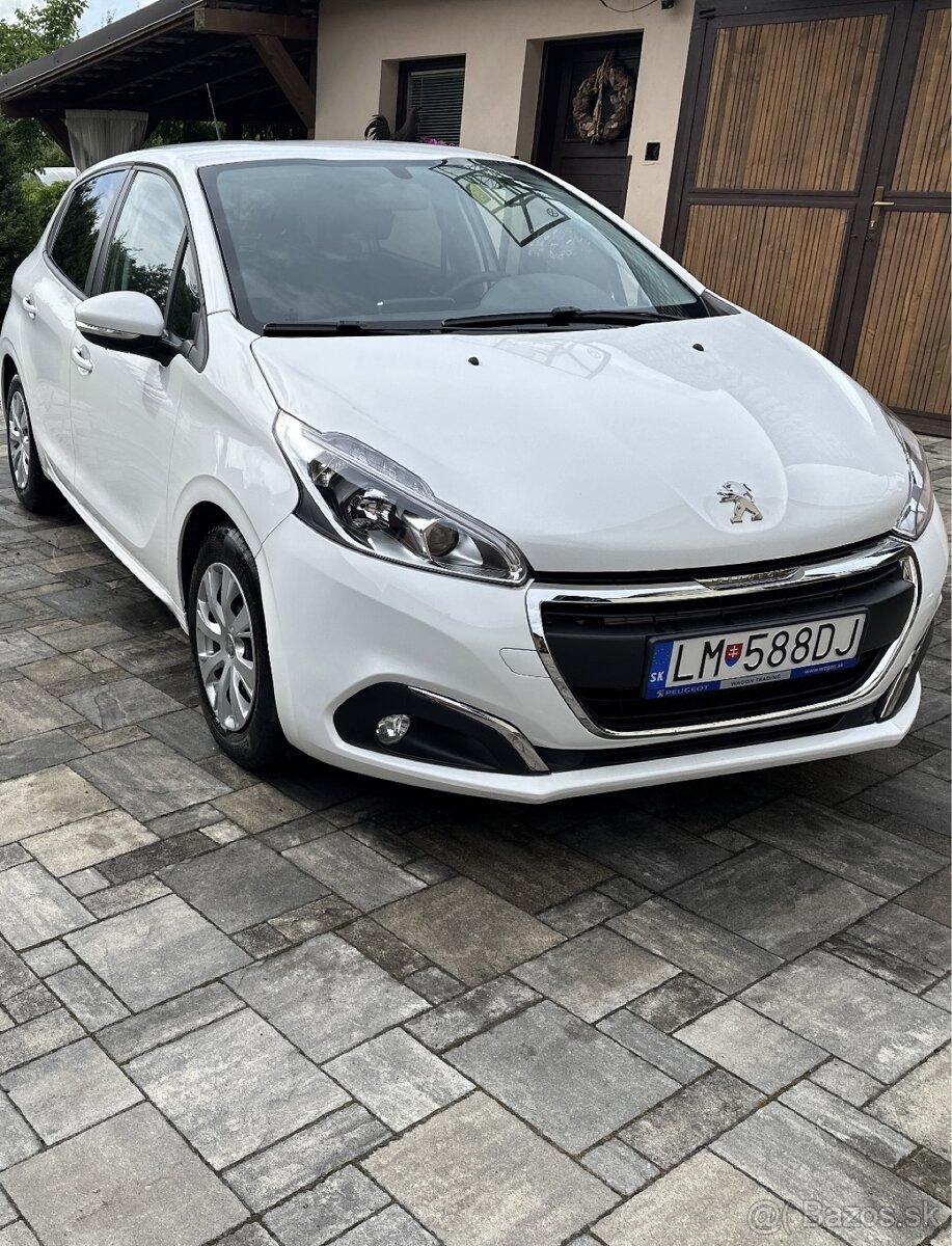 Peugeot 208 Benzín 11200km TOP STAV