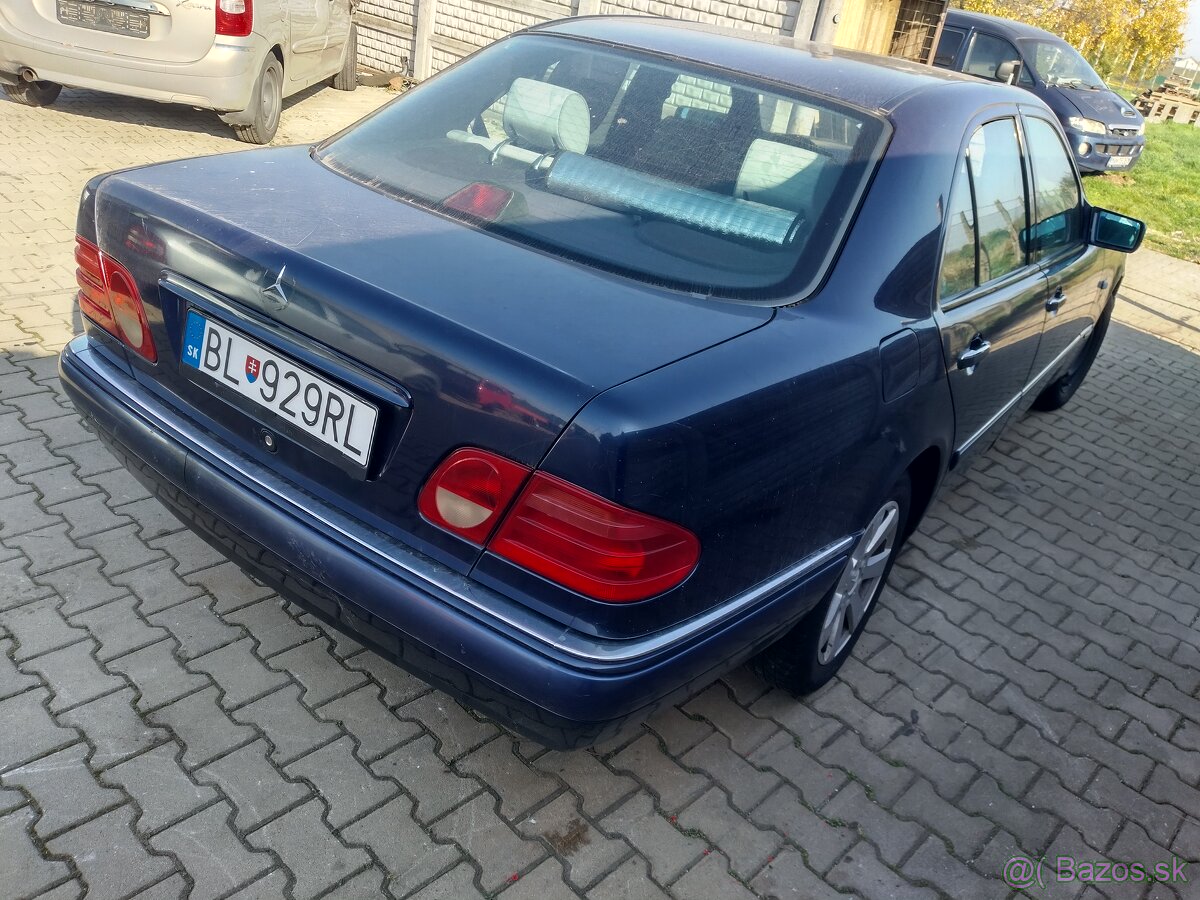 Mercedes-Benz e220 70 kW