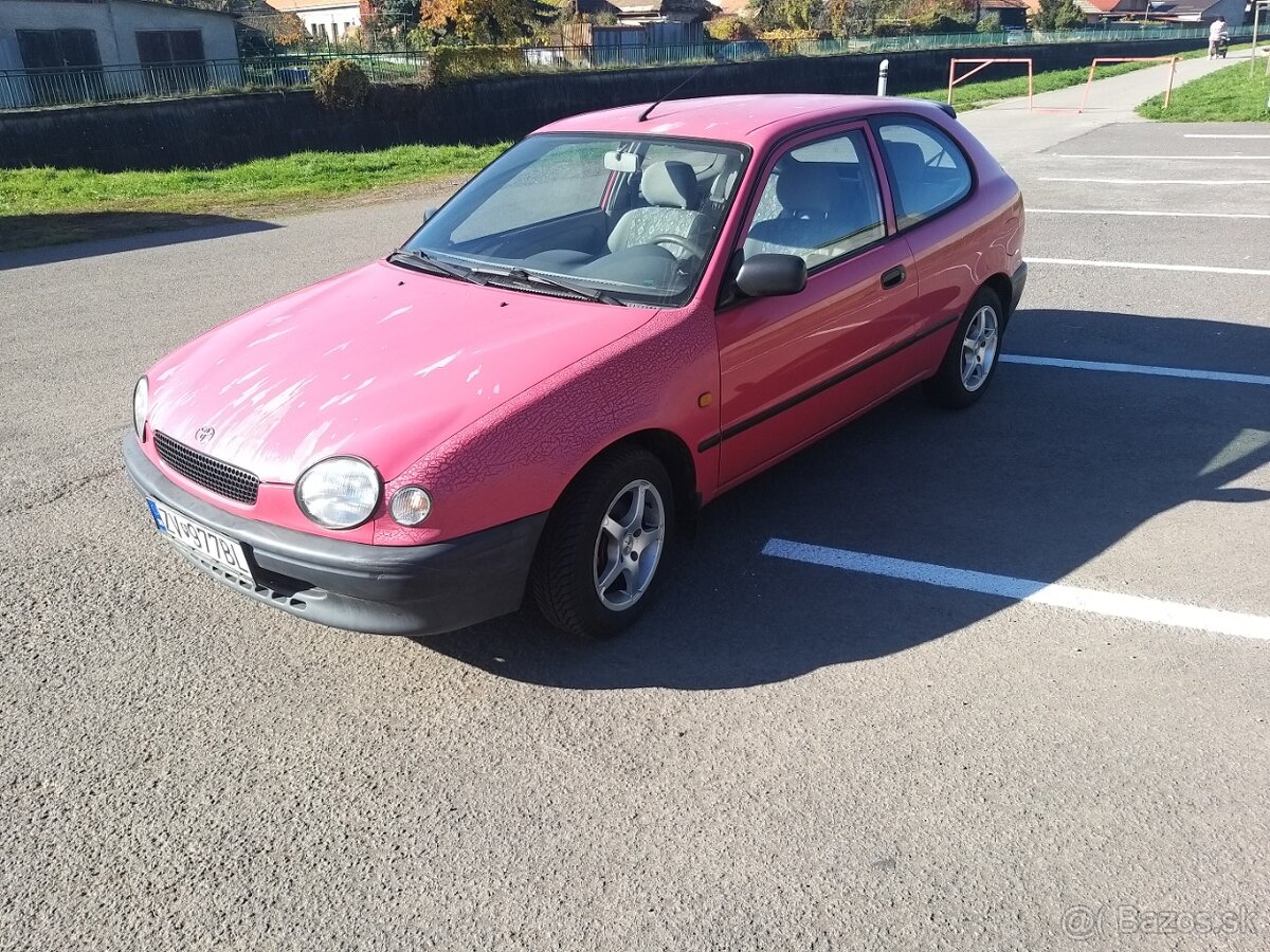 Predam Toyotu  Corolla 1.3 benzin .rv 1997, naj 149 tisic