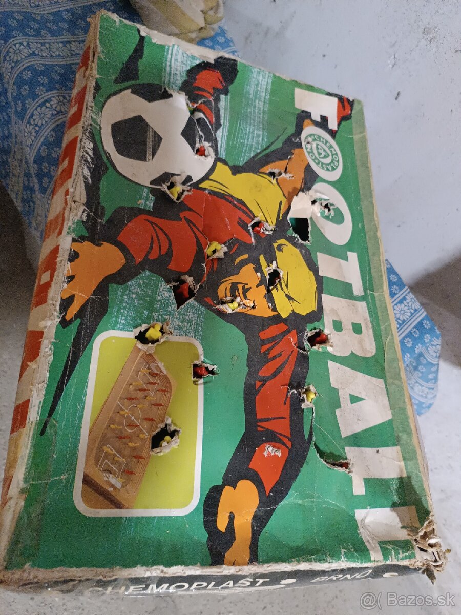 ...retro stolný futbal...