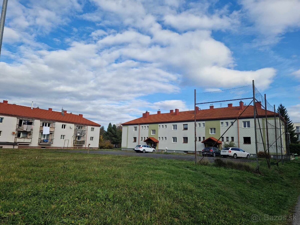 Na predaj 2 izbový byt s balkónom aj s garážou