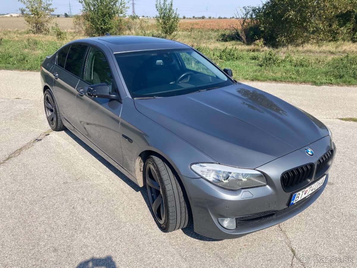 BMW 530xDrive, velmi bohatá výbava