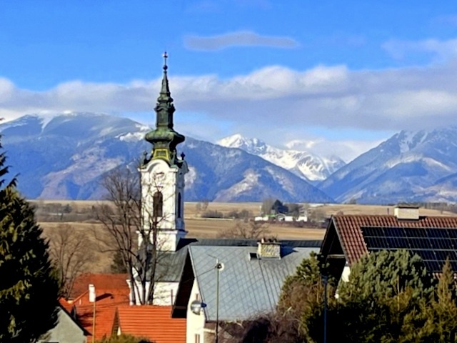 RODINNÝ DOM S PEKNÝM POZEMKOM V OBCI HYBE