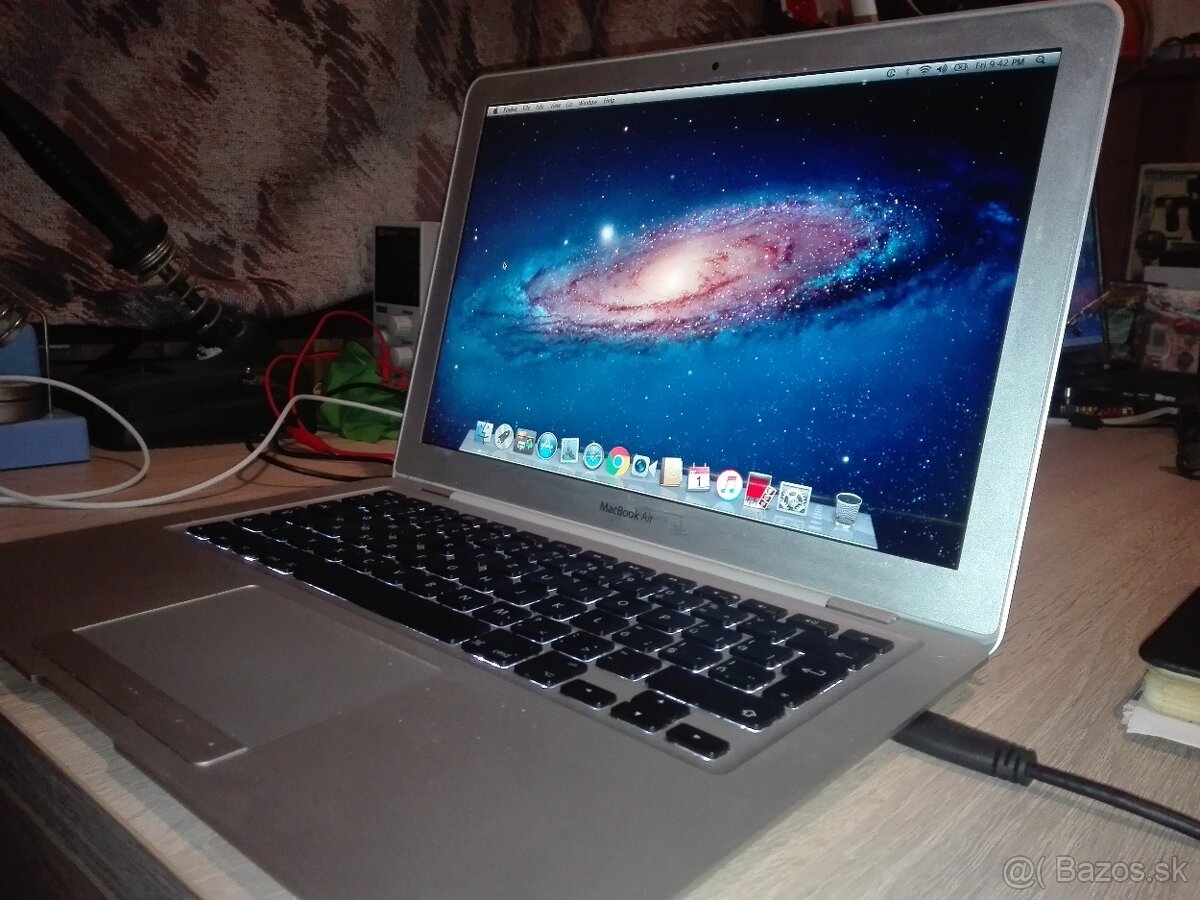 MacBook Air Mid 2008. 13,3". OS Lion.