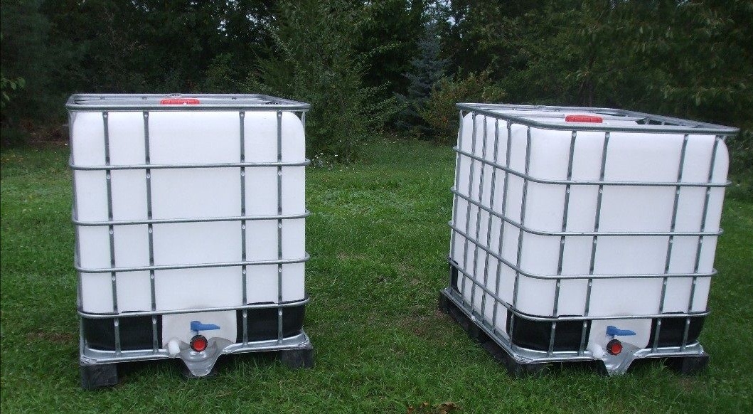 Plastová nádrž 1000L IBC