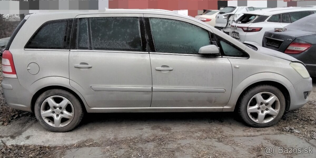 Opel Zafira B 2008 predám PIATE DVERE, NARAZNÍK, KAPOTA, DVE