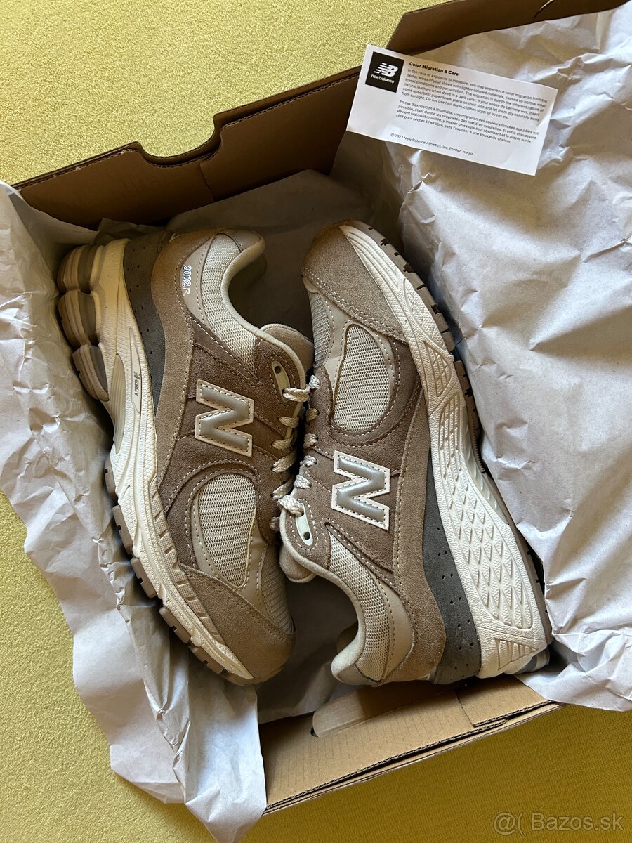 New Balance M2002