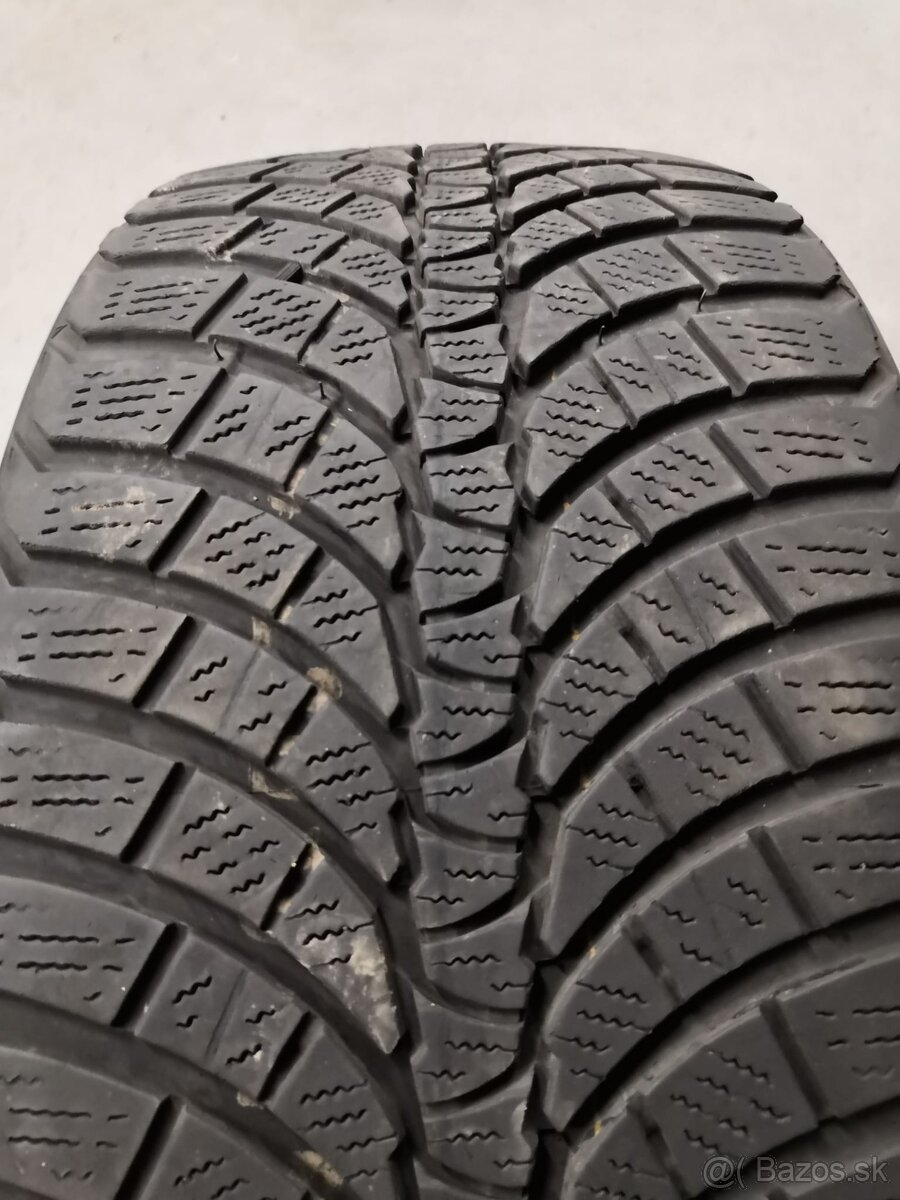 Kumho 245 40r19 98v wintercraft wp71 DVOJROZMER