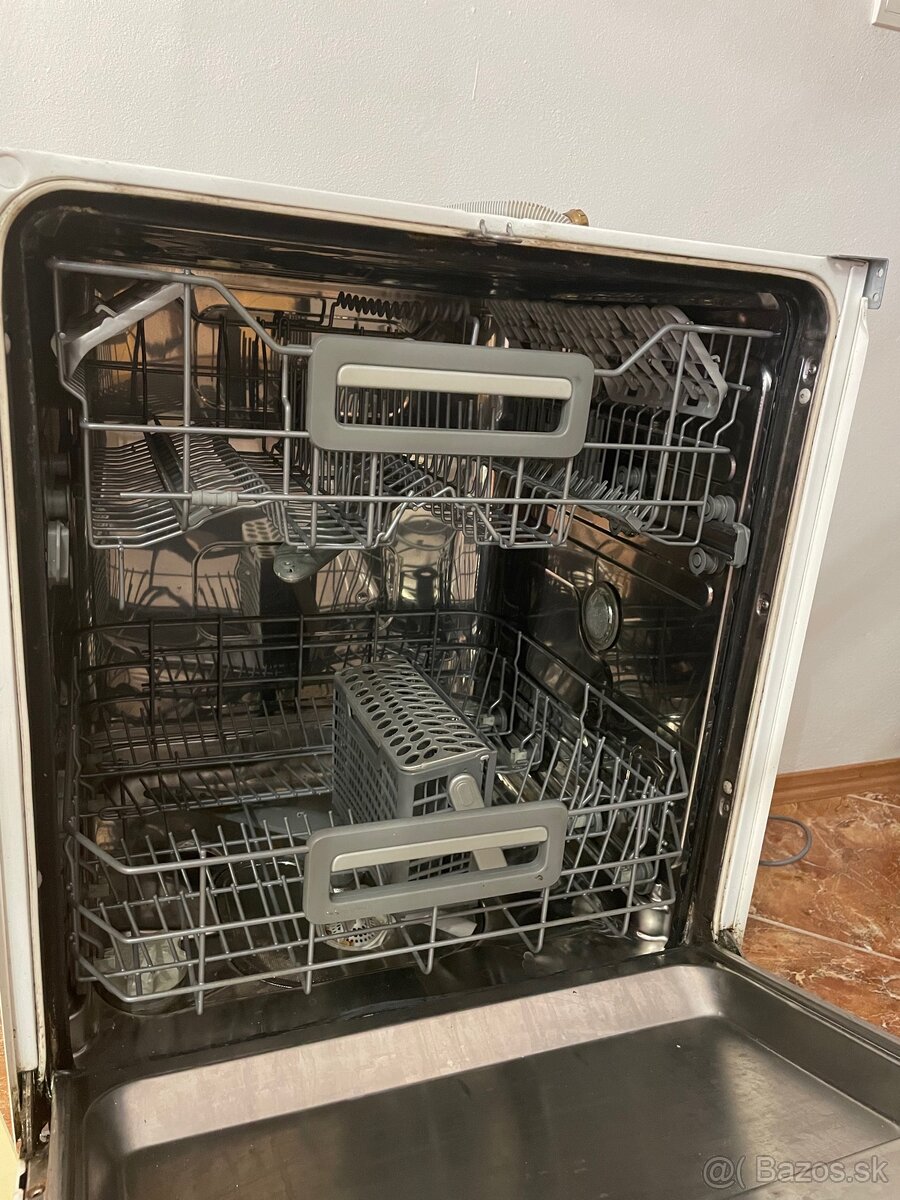 Umývačka riadu Electrolux 60cm