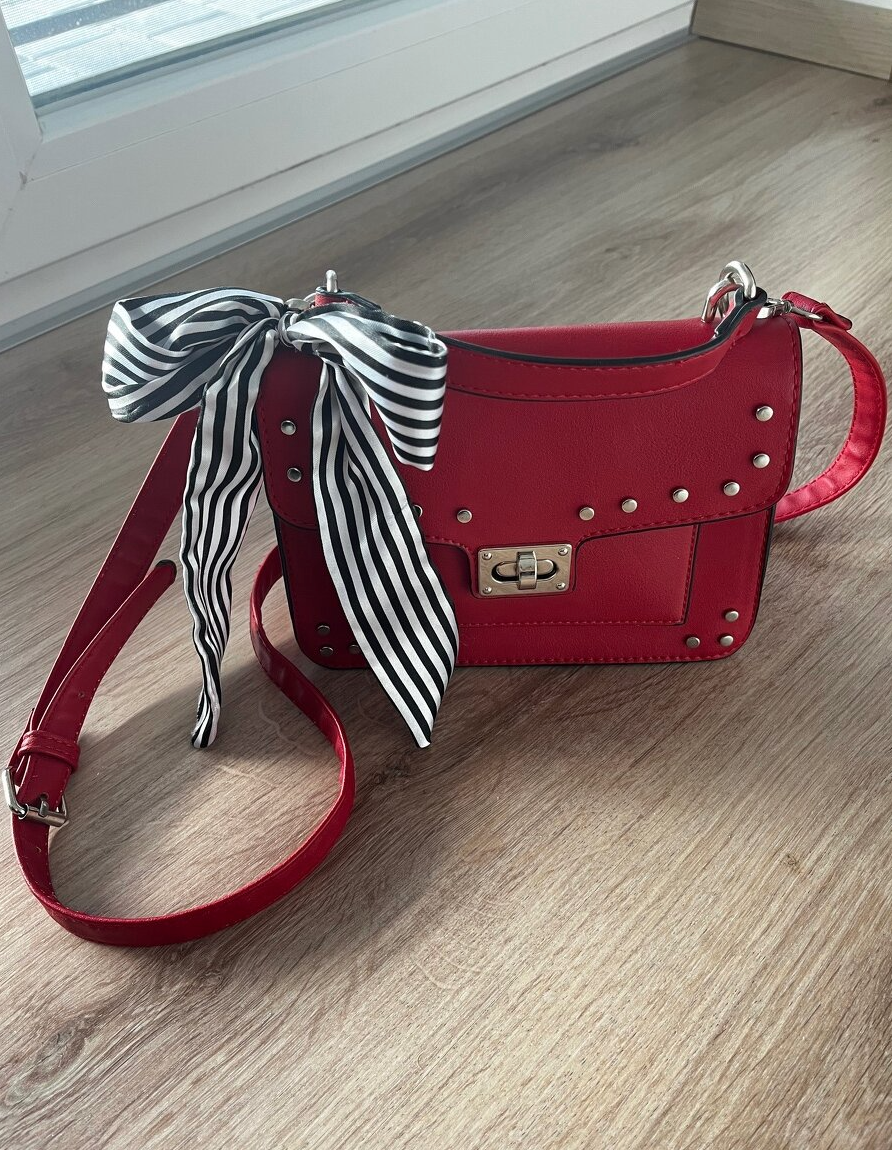 Červená crossbody kabelka