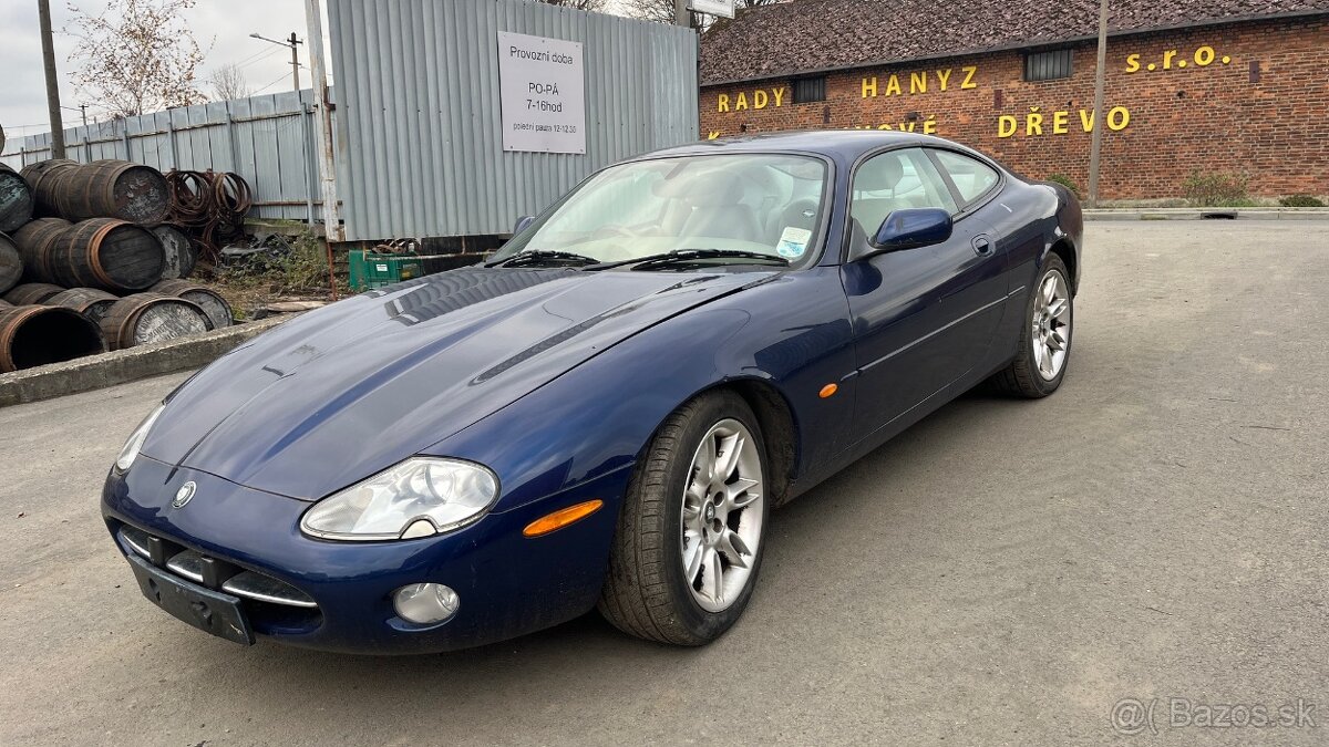 290.Jaguar XK8 4.0 V8 Na náhradní díly