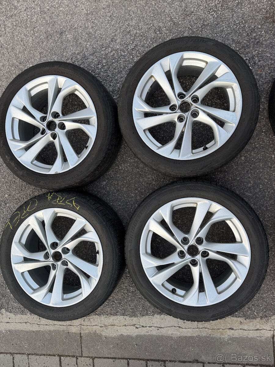 Opel Astra 225/45R17