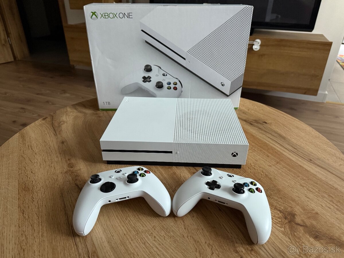 Predám xbox one s 1TB + 2 ovládače + hry