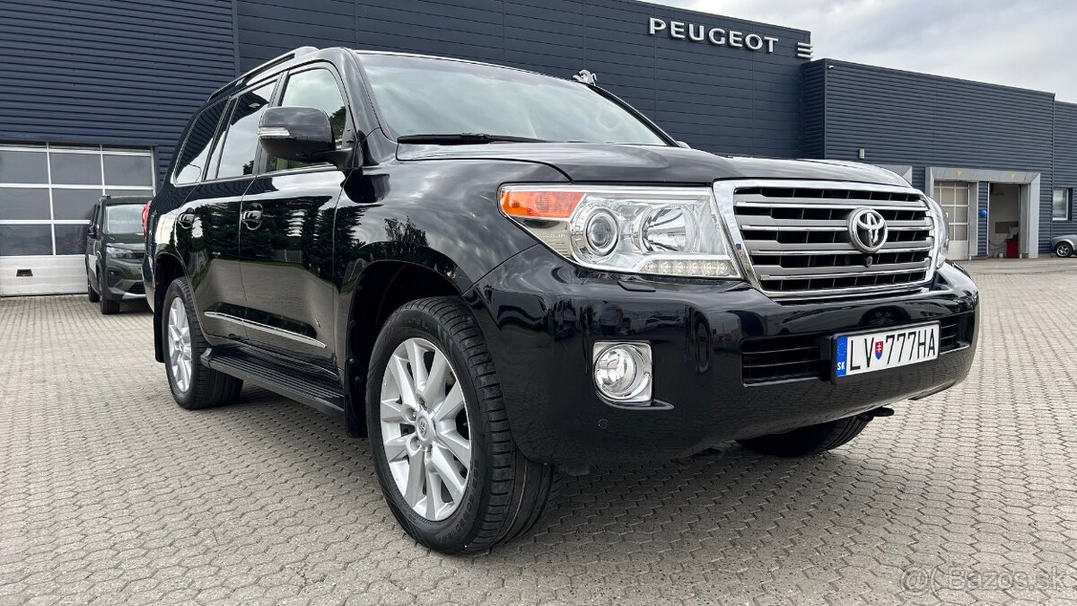 Toyota Land Cruiser V8 200 Lux Plus