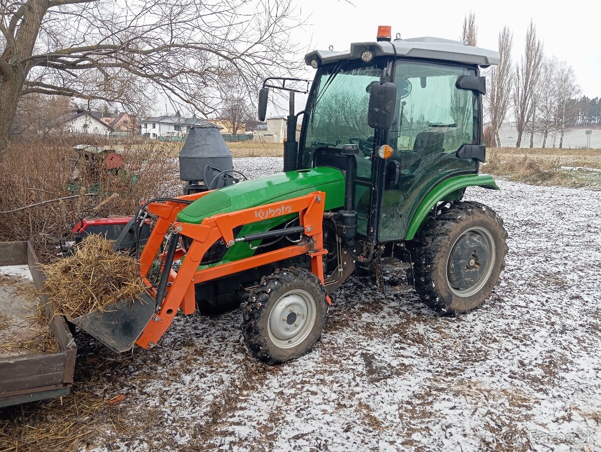 Traktor/ malotraktor s čelným nakladačom