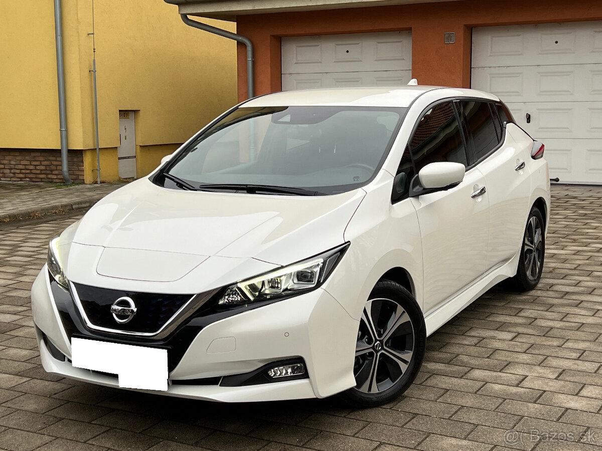 Nissan Leaf N-Connecta 40KWH V ZÁRUKE 360 STUPŇOVÁ KAMERA