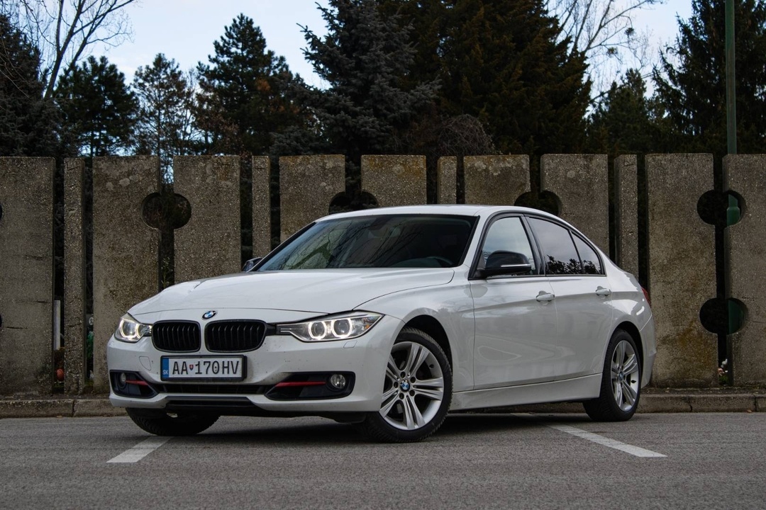 BMW Rad 3 320i A/T Sport Line